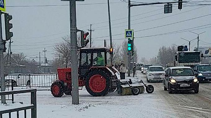 Со снегом на дорогах Улан-Удэ обещают бороться круглосуточно