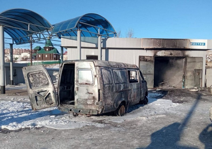 В Улан-Удэ из горящего здания АГЗС  успели вынести 4 газовых баллона