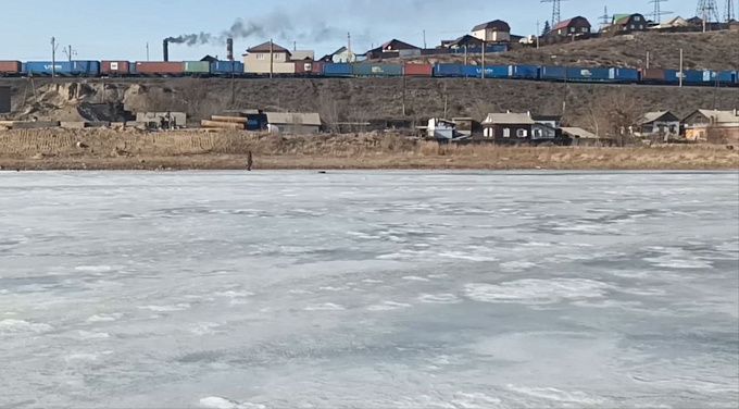 Жителей Бурятии призвали не выходить на тонкий лед