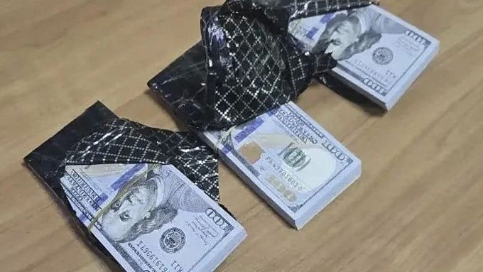 Миллионы рублей пытались провезти через границу в Бурятии два иностранца 