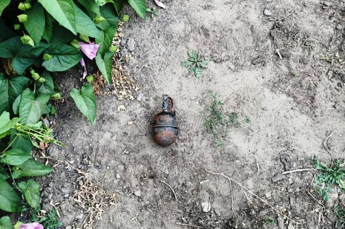 В Бурятии подросток во дворе дома нашел боевую гранату