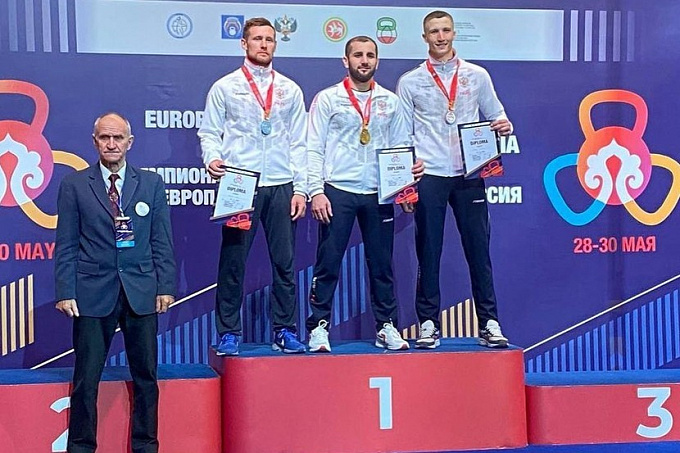 Гиревики из Бурятии заняли весь пьедестал на чемпионате Европы 