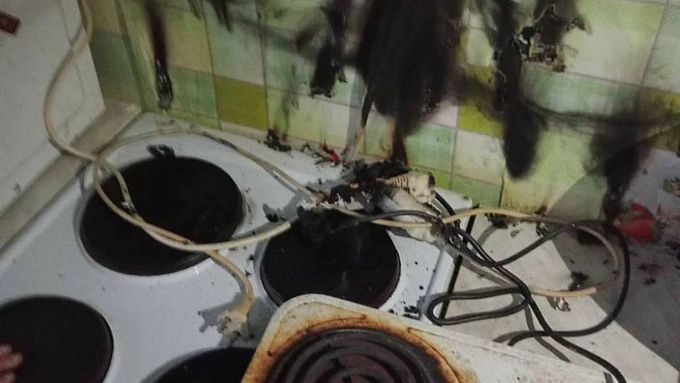 Жительница Бурятии спровоцировала пожар, включив чайник, микроволновку и плиту