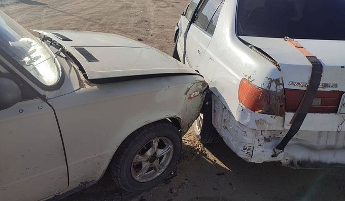 В Бурятии подросток за рулем врезался в машину пьяного водителя 