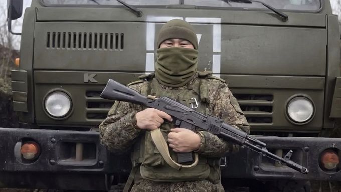 Водитель-заправщик из Бурятии доставил топливо под роем дронов