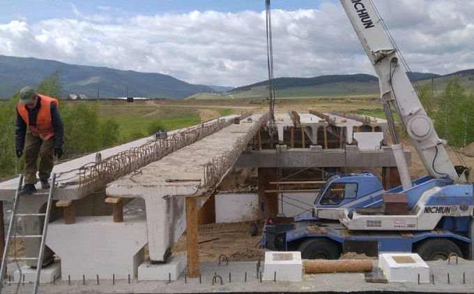 В Бурятии новый мост, соединяющий два села, готов на 60%