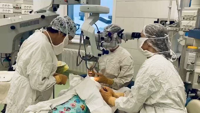 В Улан-Удэ врачи спасли зрение малышке весом всего 460 граммов