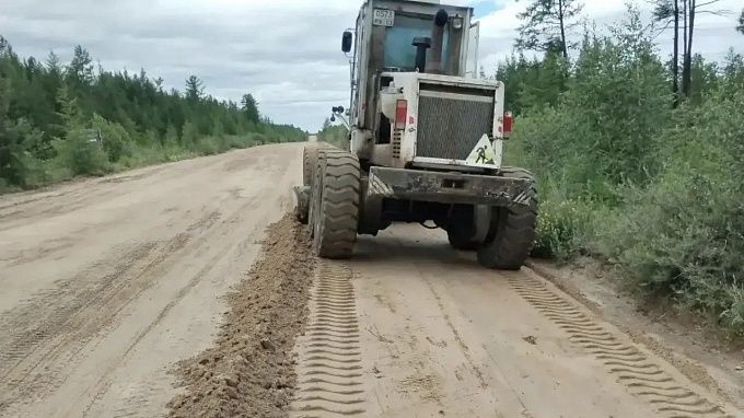 Размытую дорогу восстанавливают на севере Бурятии
