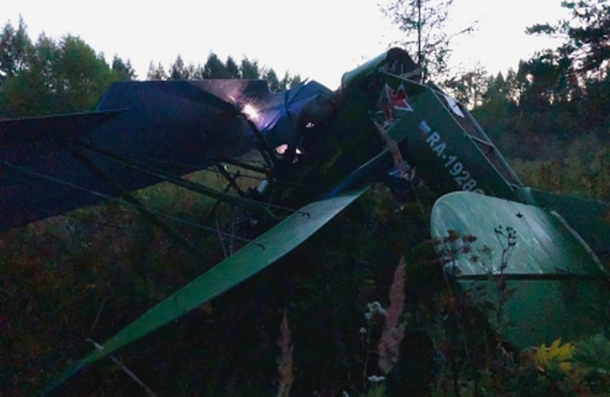 Два человека пострадали при аварийной посадке частного самолета в Иркутской области