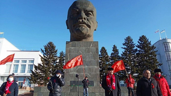 В Улан-Удэ отметили годовщину Октябрьской революции