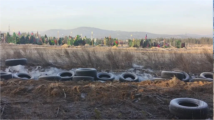 Неизвестный бросил 30 шин возле кладбища «Южное» в Улан-Удэ