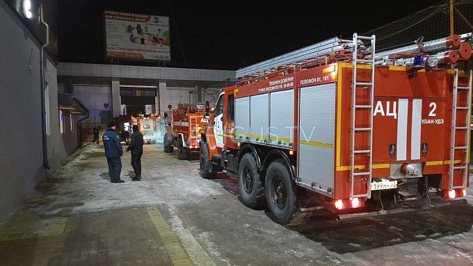 200 человек эвакуировали из-за пожара в кафе Улан-Удэ 
