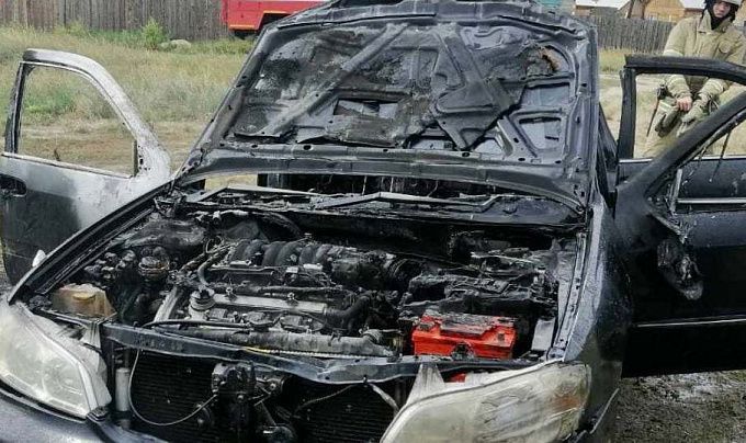 В Бурятии мужчина сжег свою машину после ссоры с женой