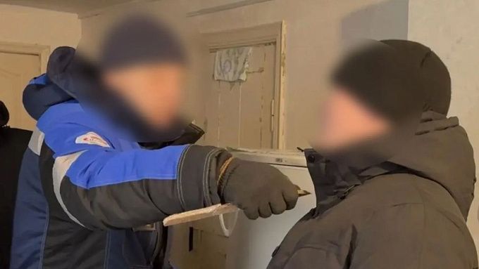 Житель Бурятии едва не убил бывшую жену и детей 