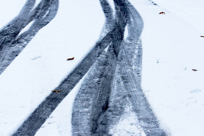 В Бурятии автомобиль провалился под лед