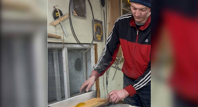 Многодетный отец открыл столярную мастерскую в Бурятии по соцконтракту