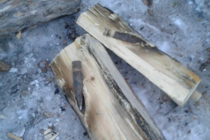 Улан-удэнец нашел снаряд, когда колол дрова