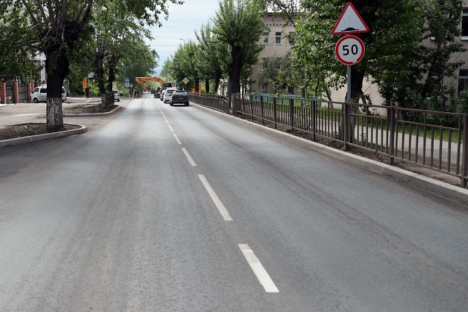 В Улан-Удэ завершили ремонт дороги на улице Комсомольская