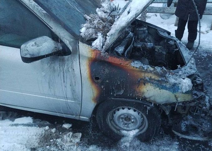В селе Бурятии горел автомобиль