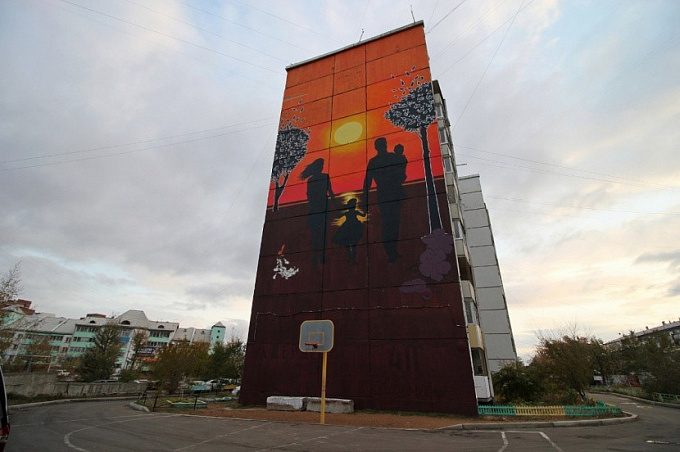 В Улан-Удэ граффитисты нарисовали картину высотой в 9 этажей