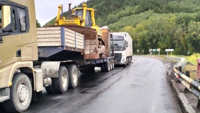 ДТП с двумя фурами и бульдозером произошло в Бурятии