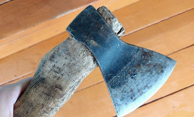 В Бурятии мужчина зарубил топором обидчика своей жены