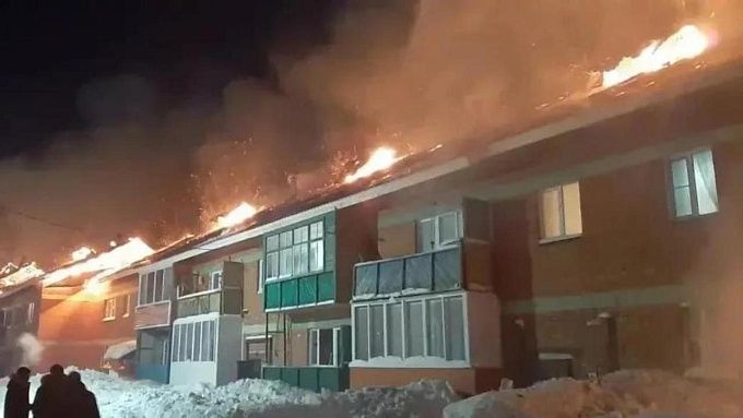 В Бурятии начали проверку по факту крупного пожара в северном поселке