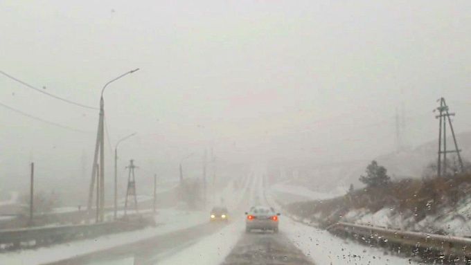 Снегопад и сильный ветер задержатся в Бурятии