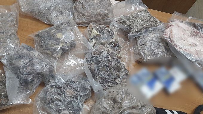 Кости, колбасу и сушеное мясо не дали провезти через границу в Бурятии