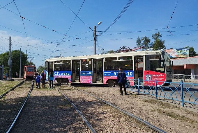 В Улан-Удэ из-за сломавшегося вагона образовалась пробка из трамваев 