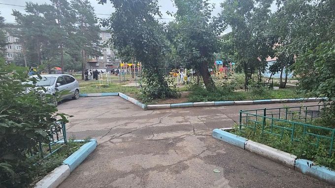 4-летнего ребенка сбили во дворе дома в Улан-Удэ