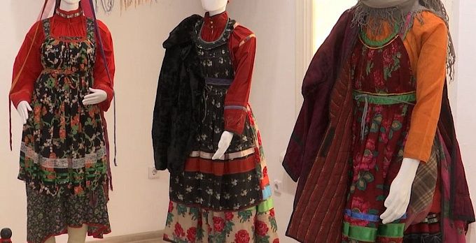 Житель Бурятии выкрал из дома культуры семейские сарафаны