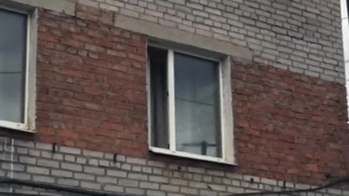 Маленькая девочка выпала из окна в Бурятии