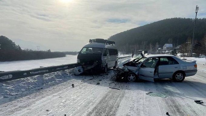 Семь человек попали в больницу после ДТП с автобусом в Бурятии