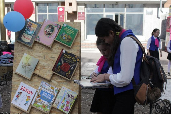 В Улан-Удэ прошли праздник книги и чтения и большой хоровой концерт