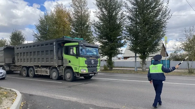 Большегрузам запретят ездить по дорогам Улан-Удэ в жару