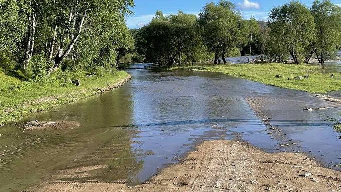 В Бурятии из-за подтопления полностью перекрыли региональную трассу