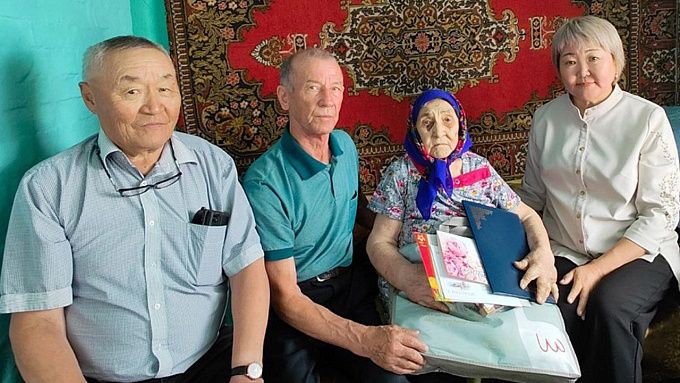 Труженица тыла и мать шестерых детей из Бурятии отметила 90-летний юбилей