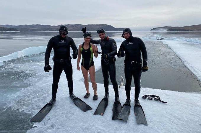 На Байкале установили мировой рекорд по плаванию подо льдом 