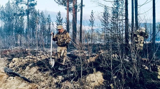 Почти 300 человек сражаются с лесными пожарами в Бурятии