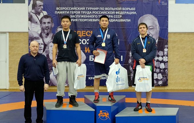 Борцы Бурятии завоевали 10 медалей всероссийского турнира