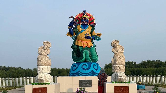 Статую Короля нагов открыли на берегу Байкала
