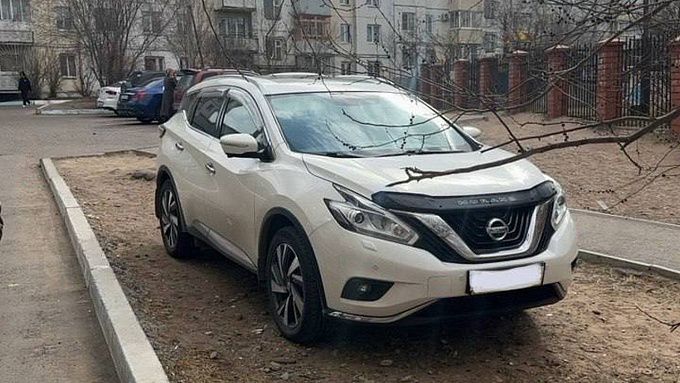 В Улан-Удэ 75 водителей оштрафовали за парковку на газоне