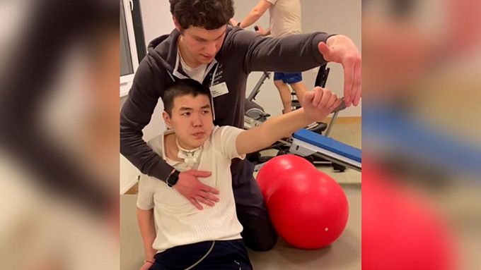 Парализованному юноше вновь требуется помощь неравнодушных жителей Бурятии