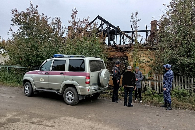 В Бурятии из горящего дома спасли двух человек