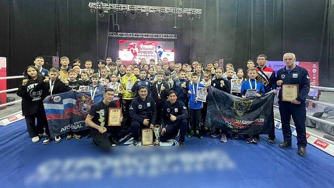 Тайбоксеры Бурятии выиграли 53 медали на чемпионате и первенстве ДФО 