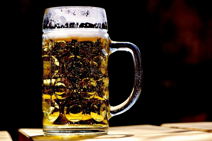СМИ: Минпромторг предложил разрешить торговлю пивом ночью