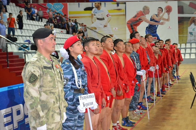 В Улан-Удэ на всероссийском турнире по боевому самбо разыграли 36 медалей