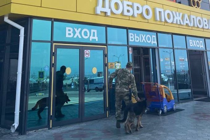 В Улан-Удэ оцепляли торговый центр