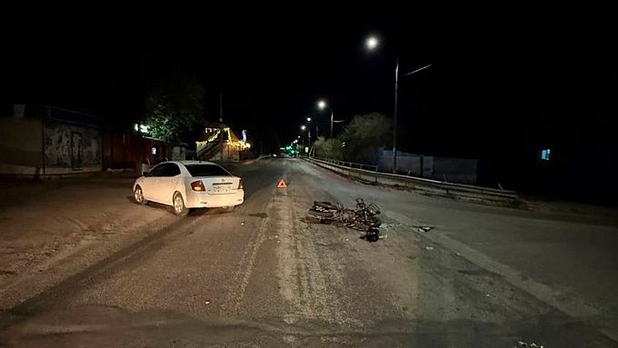 Подросток на мотоцикле и автомобилист не поделили перекресток в Бурятии